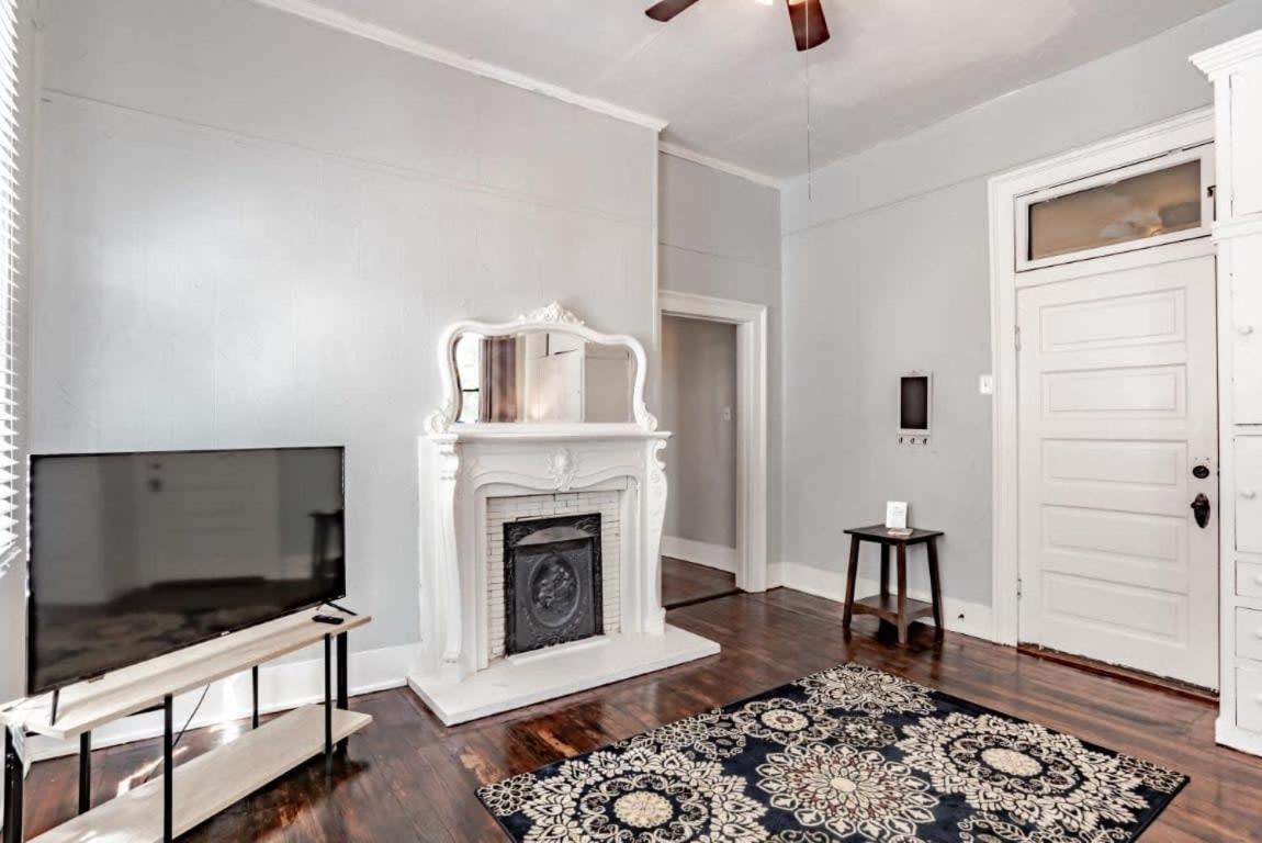 Mins From Downtown & Dining, Dauphin Darling 2 Apartment Mobile Exterior photo